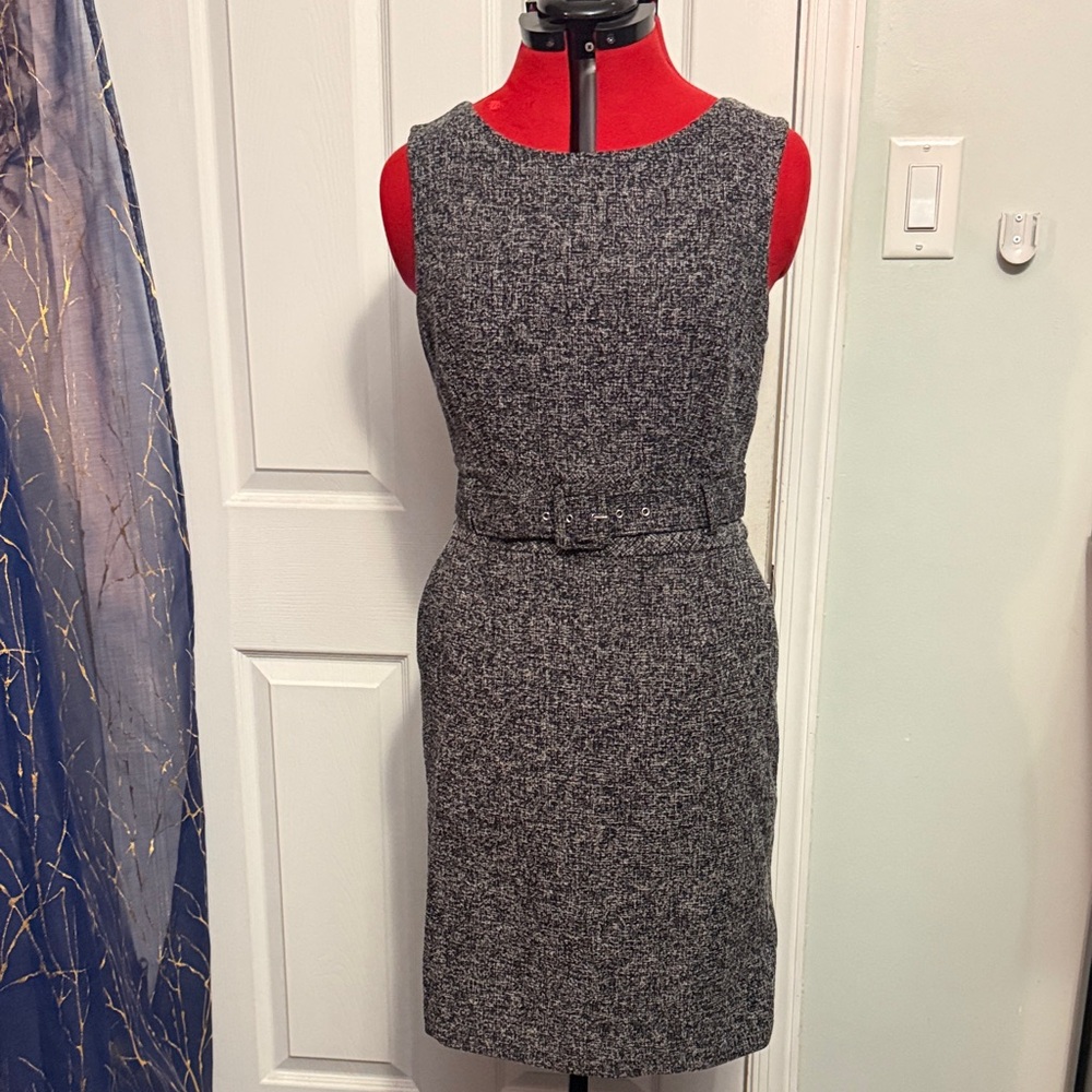 Banana Republic Classic Sleeveless Gray and Black Knit Sheath Dress with Belt